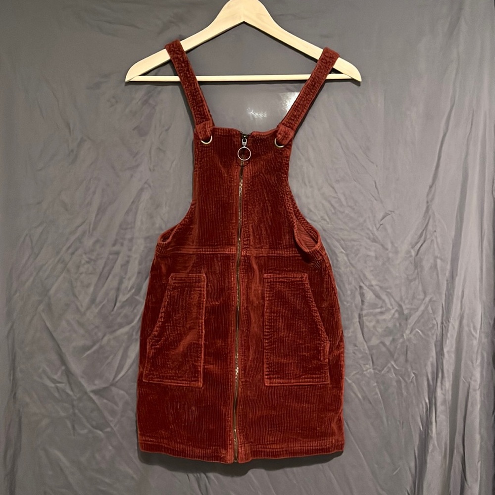 This mini dress is perfect for your fall wardrobe 🤎🍂